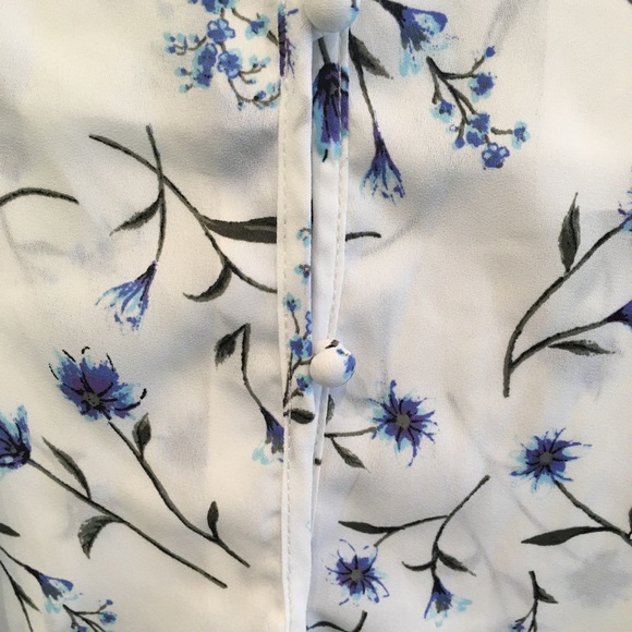 NWT Sienna Sky Cold Shoulder Floral Top, Size XS - Picture 4 of 5